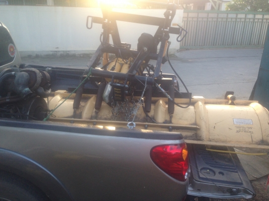 ใบมีดดันดินสำหรับใส่ tractor หรือ backhoe ส่งไปนครปฐม ครับ