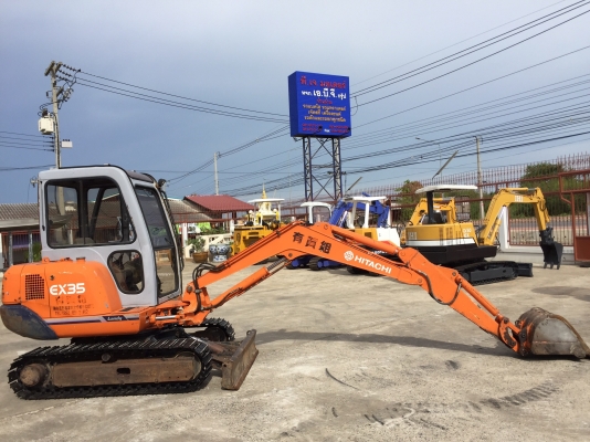 รถขุด Hitachi EX35-2 มีเก๋ง มือสองนำเข้าจากญี่ปุ่น พร้อมใช้งาน