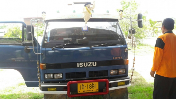 ขาย 6 ล้อโดยสารisuzu 115 NPR  รถห้างเเท้ สภาพสวยๆพร้อมใช่งาน