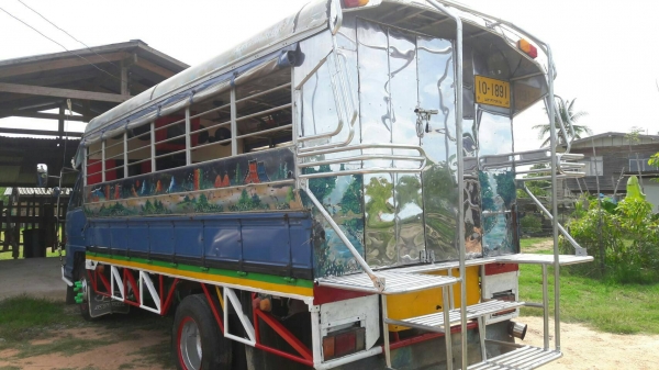 ขาย 6 ล้อโดยสารisuzu 115 NPR  รถห้างเเท้ สภาพสวยๆพร้อมใช่งาน