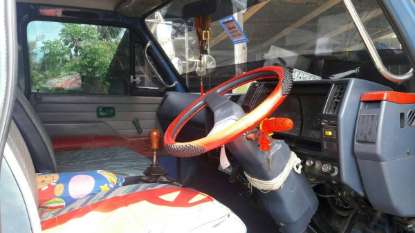 ขาย 6 ล้อโดยสารisuzu 115 NPR  รถห้างเเท้ สภาพสวยๆพร้อมใช่งาน