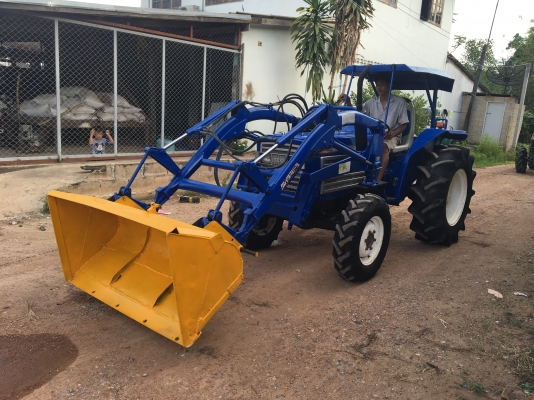 ขายรถไถรถตัก32แรงราคา190000บาท  มีไบตักหนึ่งอันพร้อมใช้งานสายๆครับสนใจ โทร0813655997 อำพร พาเจริญ ต วังบัว อ คลองขลุง จ กำแพงเพชร