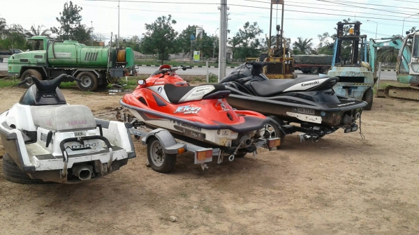 ประกอบครบชุดแล้วครับ เรือ เจ็ตสกี จากญี่ปุ่น พร้อมเทรเลอร์พ่วงลาก ราคา 78,000 - 120,000 บาท