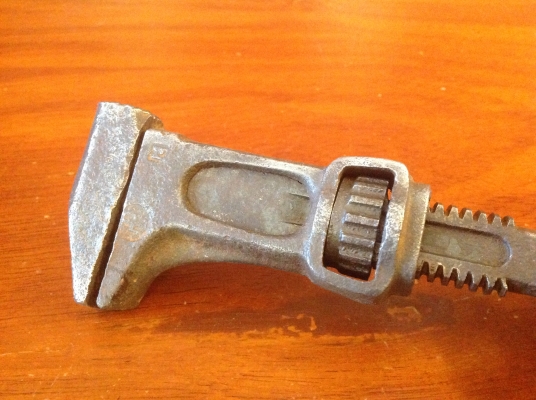 ขายประแจเลื่อนคอม้าหัวค้อนโบราณ งาน อังกฤษ 9"