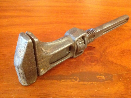 ขายประแจเลื่อนคอม้าหัวค้อนโบราณ งาน อังกฤษ 9"