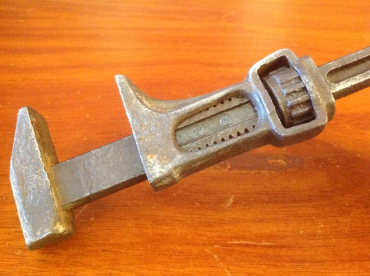 ขายประแจเลื่อนคอม้าหัวค้อนโบราณ งาน อังกฤษ 9"