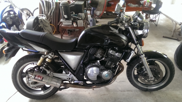 ขายซุปเปอร์โฟร400สภาพสวยพร้อมใช้เครื่องดีวิ่งได้ไกล ทะเบียนเต็ม พร้อมโอนครับ