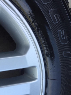 ขายล้อแม็ก Toyota Fortuner 4ล้อ ราคา 12,000 บาท ยางบริสโตน 255/65/17 สัปดาห์ 01 ปี14 ดอกยางดี  แม็กเดิมๆไม่มีซ่อม ไม่คด ไม่ดุ้ง สภาพสวยๆ