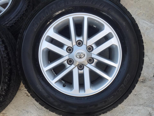 ขายล้อแม็ก Toyota Fortuner 4ล้อ ราคา 12,000 บาท ยางบริสโตน 255/65/17 สัปดาห์ 01 ปี14 ดอกยางดี  แม็กเดิมๆไม่มีซ่อม ไม่คด ไม่ดุ้ง สภาพสวยๆ