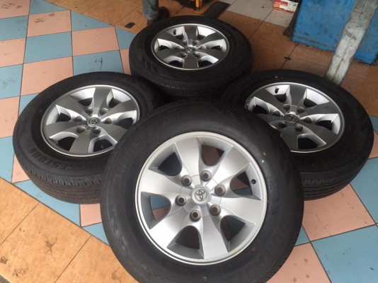 ขายล้อToyotaพร้อมยางป้ายแดง ชุดละ 15,500 บาท ยางบริสโตน 215/70/16 ปลายปี 15 ตุ้มหน้ายางสีครบ แม็กหน้าบรอนซ์ สีเดิมโรงงานไม่มีซ่อมสี สภาพสวยๆๆ แถมน้อตล้อแท้ใหม่ๆๆ 24 ตัว