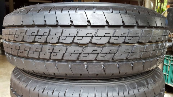 ขายยางถอดป้ายแดง ขอบ 15 ชุดละ 7,500 บาท ยางดันลอป ปี 16 215/70/15 ตุ้มหน้ายางครบ