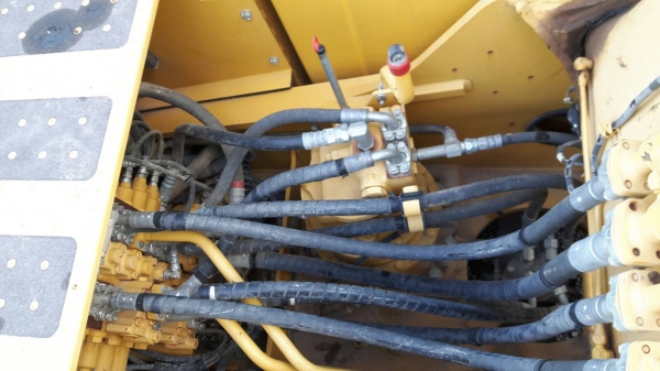 ขายด่วน!! Komatsu PC200-8 2,600 ชม.สภาพสวยมากค่ะ ขายด่วน!! Komatsu PC200-8 2,600 ชม.สภาพสวยมากค่ะ