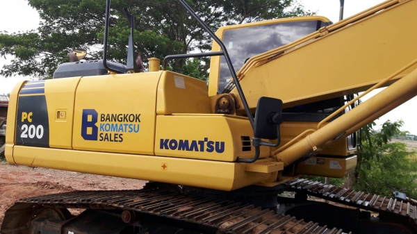 ขายด่วน!! Komatsu PC200-8 2,600 ชม.สภาพสวยมากค่ะ ขายด่วน!! Komatsu PC200-8 2,600 ชม.สภาพสวยมากค่ะ