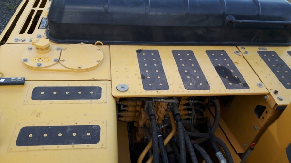 ขายด่วน!! Komatsu PC200-8 2,600 ชม.สภาพสวยมากค่ะ ขายด่วน!! Komatsu PC200-8 2,600 ชม.สภาพสวยมากค่ะ