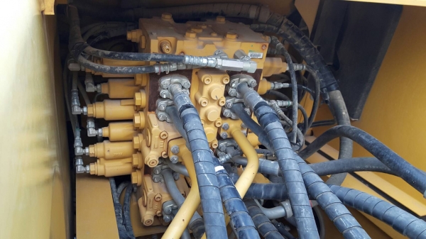 ขายด่วน!! Komatsu PC200-8 2,600 ชม.สภาพสวยมากค่ะ ขายด่วน!! Komatsu PC200-8 2,600 ชม.สภาพสวยมากค่ะ