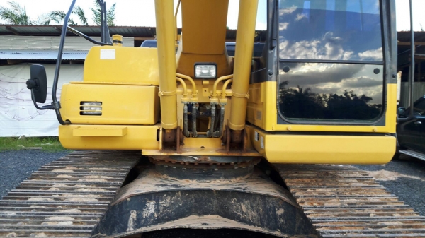 ขายด่วน!! Komatsu PC200-8 2,600 ชม.สภาพสวยมากค่ะ ขายด่วน!! Komatsu PC200-8 2,600 ชม.สภาพสวยมากค่ะ