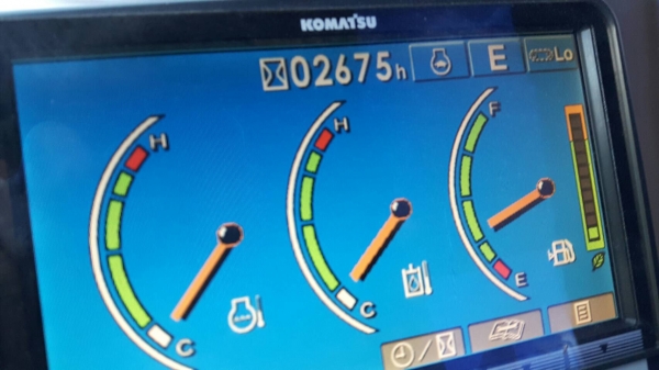 ขายด่วน!! Komatsu PC200-8 2,600 ชม.สภาพสวยมากค่ะ ขายด่วน!! Komatsu PC200-8 2,600 ชม.สภาพสวยมากค่ะ