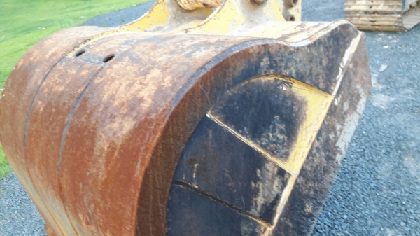 ขายด่วน!! Komatsu PC200-8 2,600 ชม.สภาพสวยมากค่ะ ขายด่วน!! Komatsu PC200-8 2,600 ชม.สภาพสวยมากค่ะ