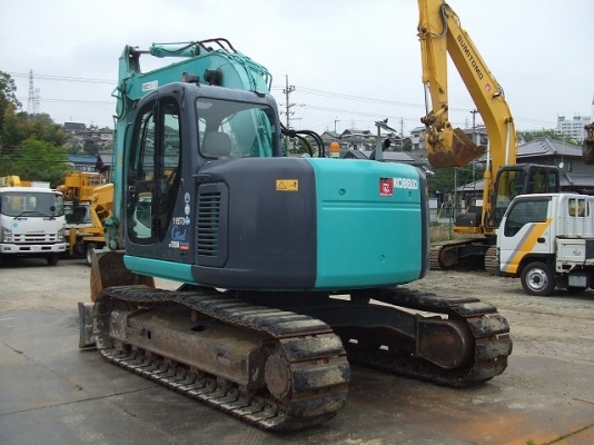 Kobelco SK135SR-1ES (YY04) มีใบมีดดัน แทรคเหล็กหุ้มก้อนยาง นำเข้าเองจากญี่ปุ่นโดยตรง