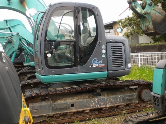 Kobelco SK135SR-1ES (YY04) มีไลน์หัวกระแทก แทรคเหล็กหุ้มก้อนยาง นำเข้าเองจากญี่ปุ่นโดยตรง