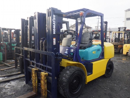 ขายรถ komatsu ขนาด 4 ตัน  ดีเซล  เกียร์ ออโต้