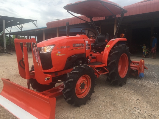 ขายรถไถคูโบต้า L3608 แรง พร้อม อุปกรณ์ รถสวยใช้งานน้อย เล่มทะเบียนพร้อมโอน.  ขายราคา 325000 บาท. สนใจโทร 0819136451. ดูภาพเพิ่มเติมทาง line :id bow6451. #บริการจัดส่งฟรีทั่วไทย