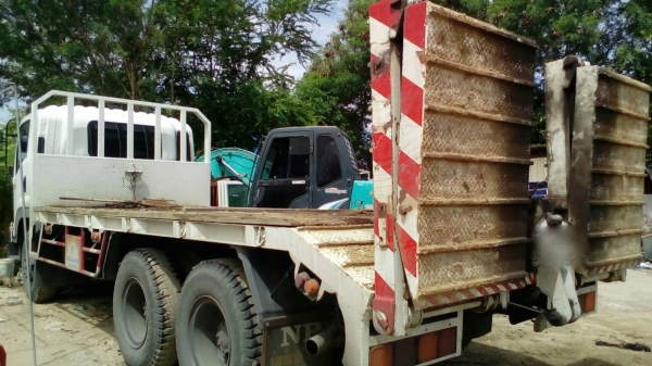 รถอีซูซุ 10 ล้อ ท้ายลาด FVZ 240 แรงม้า.  ปี 58. , ( รถวิ่ง 3x,xxx กม. )     สนใจติดต่อ  081 - 6079515