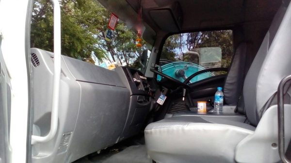 รถอีซูซุ 10 ล้อ ท้ายลาด FVZ 240 แรงม้า.  ปี 58. , ( รถวิ่ง 3x,xxx กม. )     สนใจติดต่อ  081 - 6079515