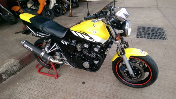 ขายคับ YAMAHA XJR400 ปี2005 กญแจชิฟ ท่อแต่ง แฮนด์แต่งกันล้ม อินวอย สรรพสามิตร ราคา 67500 บาท ส่งได้ทั่วไทยคับ สนใจติดต่อ 081-0578282 FACEBOOK ชาญณรงค์ ป๊อป ชัยอมฤต ไอดีไลน์ POPBIGBIKESAKON คับ สนใจรถสวย ถูก ดี ต้อง POP BIGBIKE SAKONNAKHON คับ คลิปวิดีโอ h