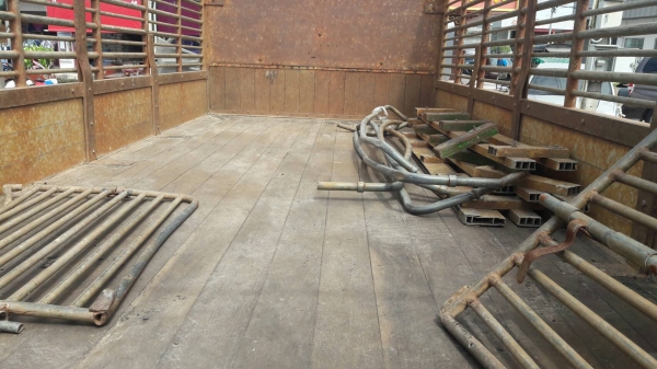 รถบรรทุก 6 ล้อ HINO ปี 47 เครื่อง 130 แรง ยาว 5 เมตร เทอร์โบ ราคา 425,000 บ.รถอยู่ตลาดไท