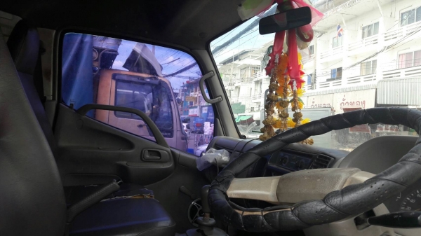 รถบรรทุก 6 ล้อ HINO ปี 47 เครื่อง 130 แรง ยาว 5 เมตร เทอร์โบ ราคา 425,000 บ.รถอยู่ตลาดไท