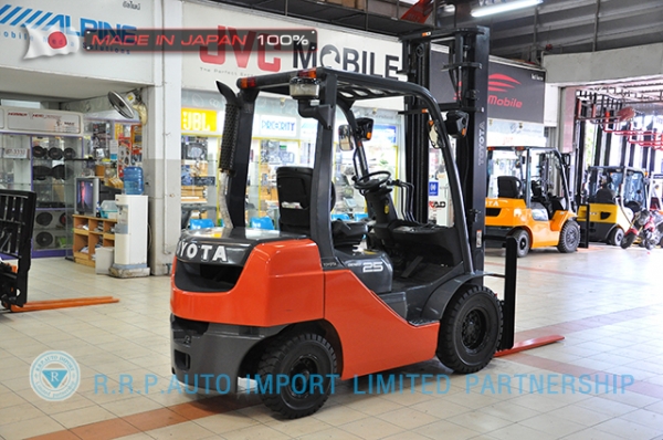 ขายรถโฟล์คลิฟท์มือสอง TOYOTA รุ่น 8FD25-30939 ราคา 495,000 บาท นำเข้าจากประเทศญี่ปุ่น 100\% ไม่เคยใช้งานในไทย