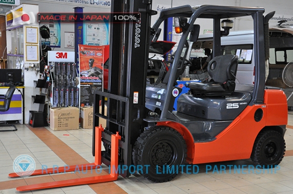 ขายรถโฟล์คลิฟท์มือสอง TOYOTA รุ่น 8FD25-30939 ราคา 495,000 บาท นำเข้าจากประเทศญี่ปุ่น 100\% ไม่เคยใช้งานในไทย