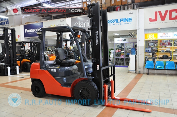 ขายรถโฟล์คลิฟท์มือสอง TOYOTA รุ่น 8FD25-30939 ราคา 495,000 บาท นำเข้าจากประเทศญี่ปุ่น 100\% ไม่เคยใช้งานในไทย