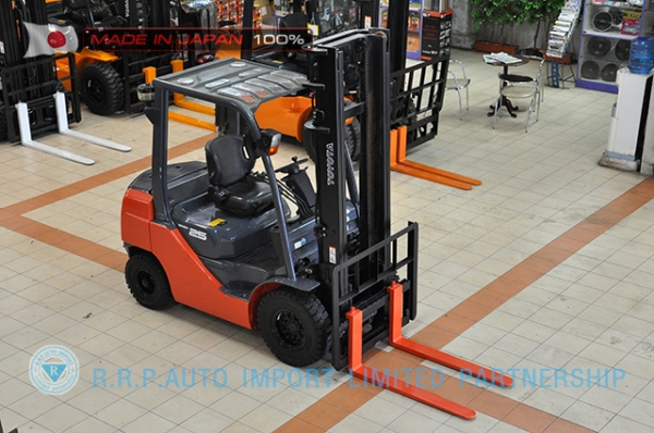 ขายรถโฟล์คลิฟท์มือสอง TOYOTA รุ่น 8FD25-30939 ราคา 495,000 บาท นำเข้าจากประเทศญี่ปุ่น 100\% ไม่เคยใช้งานในไทย