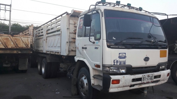 ขายรถพ่วงแม่ลูก ดรั้มแม่ดรั้มลูก นิสสันยูดี 260 แรง ยางใหม่ 18 เส้น กระบะสามมิต ลอนเฉียง รถใช้งาน เอกสารพร้อมโอน เจ้าของขายเอง มี 2 พ่วง 0811838154