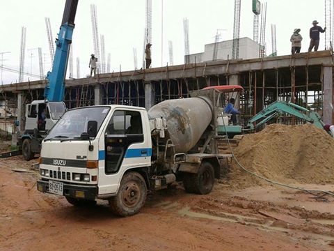 ขาย6ล้อโม่ปูนอีซูซุ NKR110แรง ขนาด2คิวโม่ตรง แชชซีดี ทะเบียนครบ สภาพพร้อมวิ่งงาน