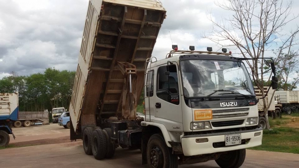 ขายรถบรรทกุ ISUZU เครื่อง 270 แรง ปี 49 กระบะดัมพ์สามมิตร มีระบบลากพ่วง