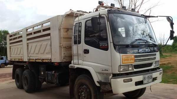 ขายรถบรรทกุ ISUZU เครื่อง 270 แรง ปี 49 กระบะดัมพ์สามมิตร มีระบบลากพ่วง