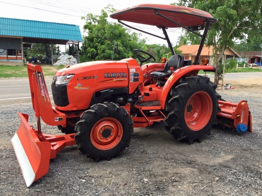 ขายรถไถคูโบต้า L3608 แรง พร้อม อุปกรณ์ รถสวยใช้งานน้อย เล่มทะเบียนพร้อมโอน.  ขายราคา 325000 บาท. สนใจโทร 0819136451. ดูภาพเพิ่มเติมทาง line :id bow6451. #บริการจัดส่งฟรีทั่วไทย
