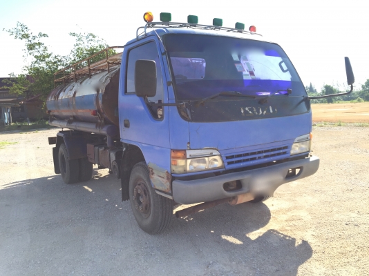 รถอีซูซุ 6 ล้อ บรรทุกน้ำมัน NQR 150 แรงม้า.  ปี 48.     สนใจติดต่อ  081 - 6079515