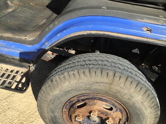 รถอีซูซุ 6 ล้อ บรรทุกน้ำมัน NQR 150 แรงม้า.  ปี 48.     สนใจติดต่อ  081 - 6079515