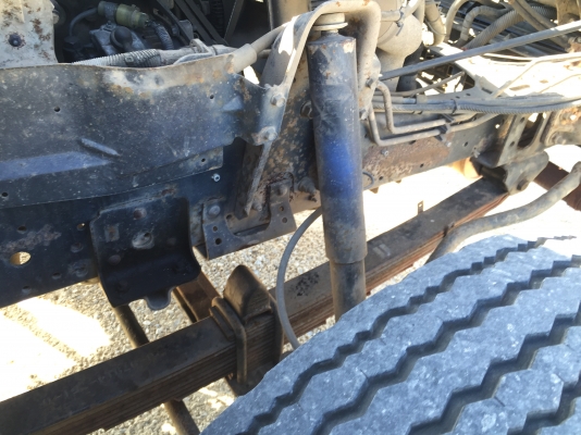 รถอีซูซุ 6 ล้อ บรรทุกน้ำมัน NQR 150 แรงม้า.  ปี 48.     สนใจติดต่อ  081 - 6079515