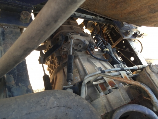 รถอีซูซุ 6 ล้อ บรรทุกน้ำมัน NQR 150 แรงม้า.  ปี 48.     สนใจติดต่อ  081 - 6079515