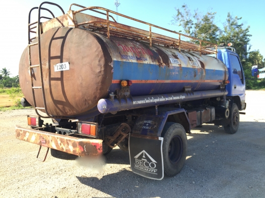 รถอีซูซุ 6 ล้อ บรรทุกน้ำมัน NQR 150 แรงม้า.  ปี 48.     สนใจติดต่อ  081 - 6079515