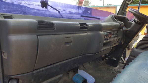 รถอีซูซุ 6 ล้อ บรรทุกน้ำมัน NQR 150 แรงม้า.  ปี 48.     สนใจติดต่อ  081 - 6079515