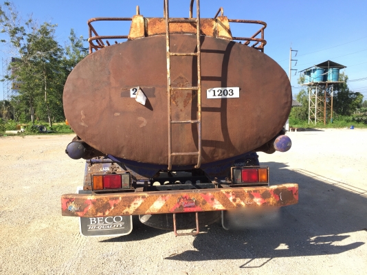 รถอีซูซุ 6 ล้อ บรรทุกน้ำมัน NQR 150 แรงม้า.  ปี 48.     สนใจติดต่อ  081 - 6079515