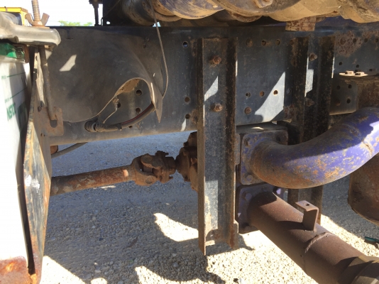 รถอีซูซุ 6 ล้อ บรรทุกน้ำมัน NQR 150 แรงม้า.  ปี 48.     สนใจติดต่อ  081 - 6079515