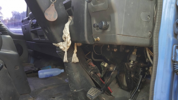 รถอีซูซุ 6 ล้อ บรรทุกน้ำมัน NQR 150 แรงม้า.  ปี 48.     สนใจติดต่อ  081 - 6079515