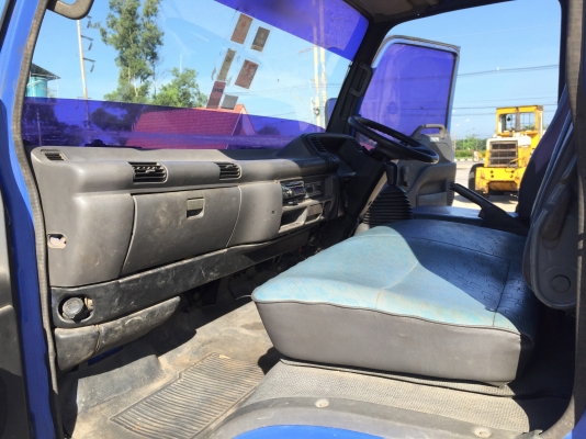 รถอีซูซุ 6 ล้อ บรรทุกน้ำมัน NQR 150 แรงม้า.  ปี 48.     สนใจติดต่อ  081 - 6079515